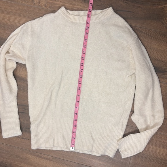 H&M Sweater - Picture 5 of 6